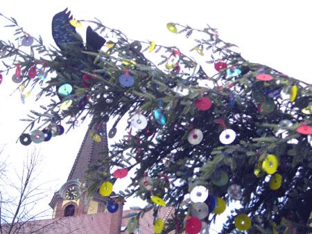 Der Narrenbaum wird am Lindenplatz aufgestellt